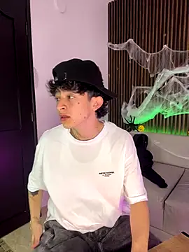 troy rouge online show from 10/21/25, 07:13