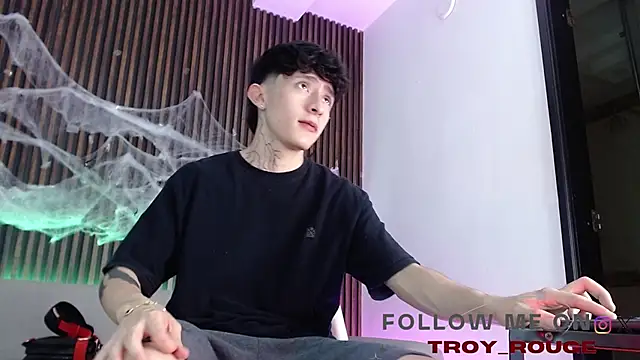 troy rouge online show from 10/25/25, 07:14