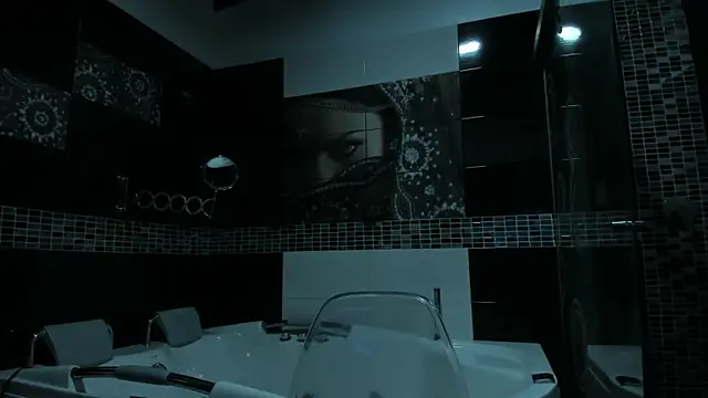 Snapshot of Small_Hot19 chatting on 10/16/25, 10:34 Small Hot19 online show from 10/16/25, 10:34