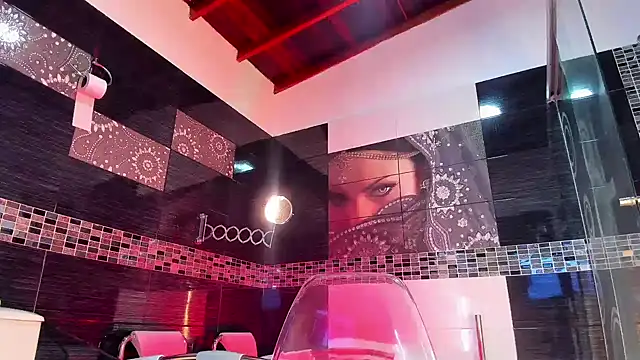 Snapshot of Small_Hot19 chatting on 10/24/25, 09:41 Small Hot19 online show from 10/24/25, 09:41