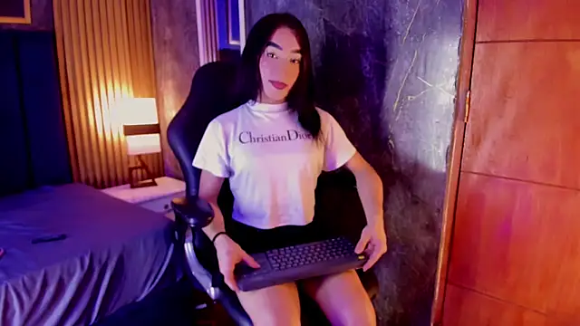 Small Hot19 online show from 04/22/26, 06:09