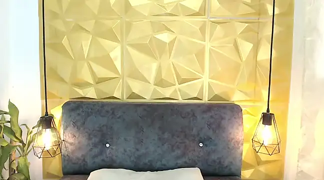 Snapshot of Small_Hot19 chatting on 03/20/25, 03:25 Small Hot19 online show from 03/20/25, 03:25