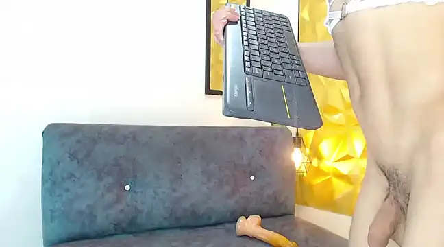 Snapshot of Small_Hot19 chatting on 03/08/25, 07:20 Small Hot19 online show from 03/08/25, 07:20