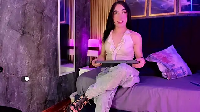 Small Hot19 online show from 04/14/26, 09:47