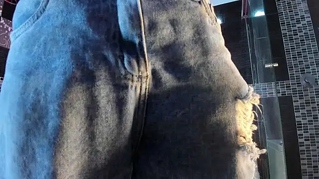 Snapshot of Small_Hot19 chatting on 10/29/25, 09:52 Small Hot19 online show from 10/29/25, 09:52