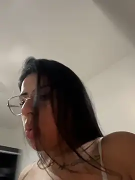 jheicylli online show from 05/15/26, 06:06