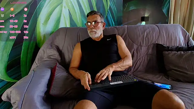 Snapshot of LukeCrews chatting on 09/11/25, 06:41 LukeCrews online show from 09/11/25, 06:41
