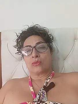 Snapshot of AlessandraLeroy chatting on 07/12/26, 01:28 AlessandraLeroy online show from 07/12/26, 01:28
