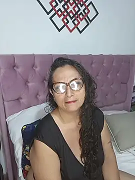 AlessandraLeroy online show from 11/11/25, 02:39