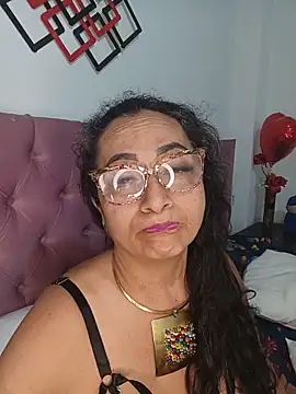 Snapshot of AlessandraLeroy chatting on 05/19/26, 12:59 AlessandraLeroy online show from 05/19/26, 12:59