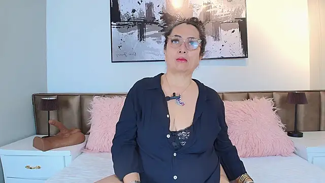 Snapshot of AlessandraLeroy chatting on 07/10/26, 11:54 AlessandraLeroy online show from 07/10/26, 11:54