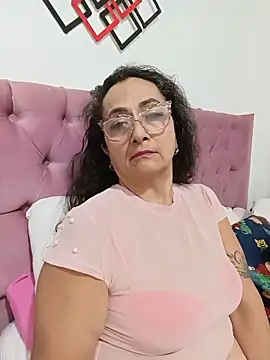 Snapshot of AlessandraLeroy chatting on 05/25/26, 12:54 AlessandraLeroy online show from 05/25/26, 12:54
