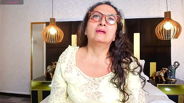 AlessandraLeroy online show from 11/21/25, 02:27