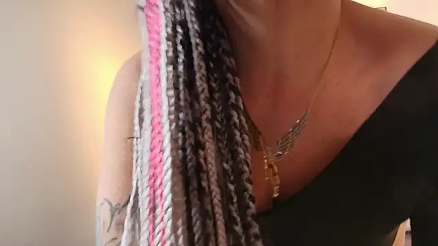 AlessandraLeroy online show from 12/15/25, 11:49