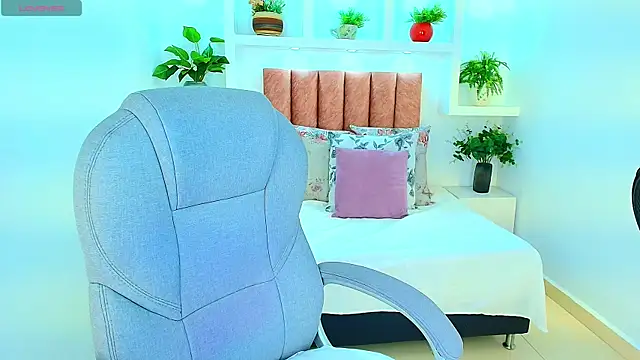 Snapshot of sharon_rosse__ chatting on 01/08/26, 06:47 sharon rosse online show from 01/08/26, 06:47