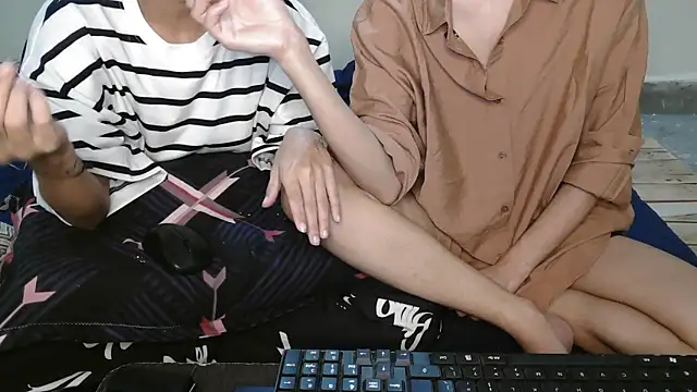 NaughtyThrouple007 online show from 10/17/25, 01:53