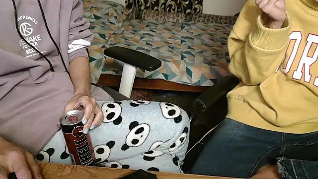 NaughtyThrouple007 online show from 12/18/25, 12:49