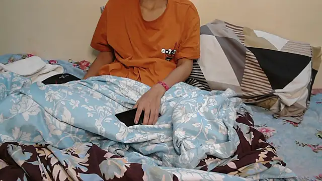 NaughtyThrouple007 online show from 11/08/25, 01:25