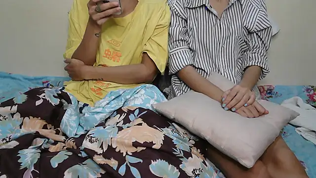 NaughtyThrouple007 online show from 11/01/25, 05:51