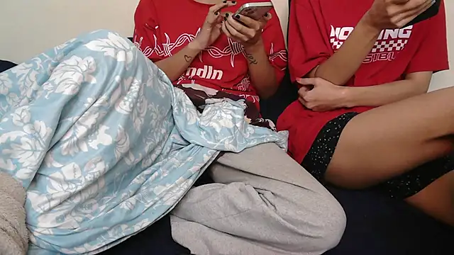 NaughtyThrouple007 online show from 11/20/25, 07:31