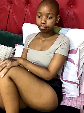 Snapshot of BondiBitch chatting on 10/08/25, 11:49 BondiBitch online show from 10/08/25, 11:49