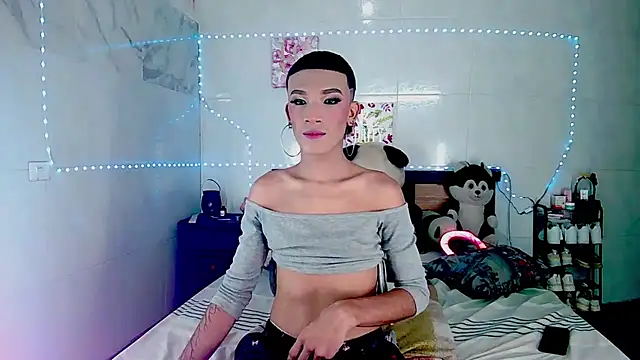 Snapshot of KimberlyXtreme chatting on 10/10/25, 10:21 KimberlyXtreme online show from 10/10/25, 10:21