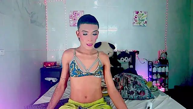 Snapshot of KimberlyXtreme chatting on 10/15/25, 08:17 KimberlyXtreme online show from 10/15/25, 08:17
