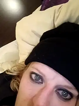 Snapshot of KITTYBOOBOOFUXX chatting on 11/08/25, 07:45 KITTYBOOBOOFUXX online show from 11/08/25, 07:45