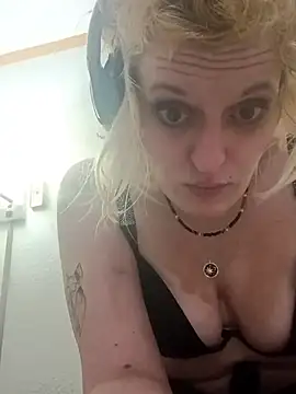 Snapshot of KITTYBOOBOOFUXX chatting on 01/11/26, 05:25 KITTYBOOBOOFUXX online show from 01/11/26, 05:25