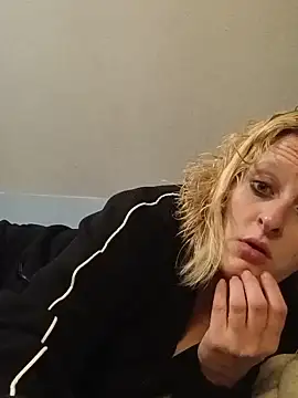 KITTYBOOBOOFUXX online show from 06/17/26, 05:51