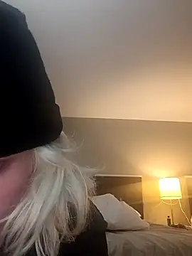 Snapshot of KITTYBOOBOOFUXX chatting on 11/10/25, 08:36 KITTYBOOBOOFUXX online show from 11/10/25, 08:36