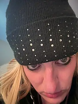 KITTYBOOBOOFUXX online show from 04/01/26, 03:08