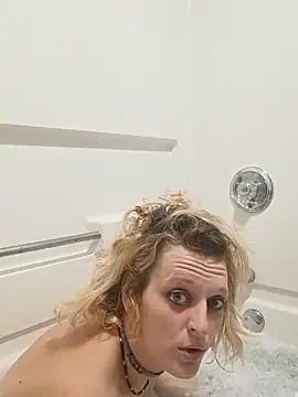 Snapshot of KITTYBOOBOOFUXX chatting on 10/28/25, 02:01 KITTYBOOBOOFUXX online show from 10/28/25, 02:01