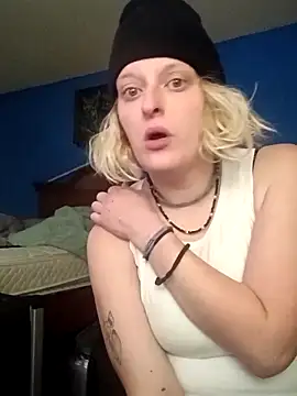 Snapshot of KITTYBOOBOOFUXX chatting on 11/04/25, 11:58 KITTYBOOBOOFUXX online show from 11/04/25, 11:58