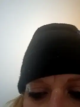 Snapshot of KITTYBOOBOOFUXX chatting on 11/14/25, 02:15 KITTYBOOBOOFUXX online show from 11/14/25, 02:15