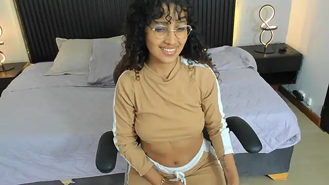 Arihsay evans online show from 09/30/25, 02:23