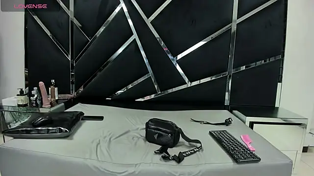 Snapshot of Oriana69_ chatting on 09/17/25, 03:03 Oriana69 online show from 09/17/25, 03:03