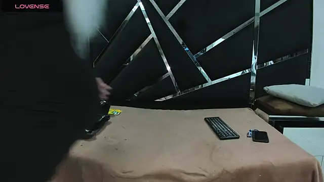 Snapshot of Oriana69_ chatting on 09/08/25, 03:00 Oriana69 online show from 09/08/25, 03:00