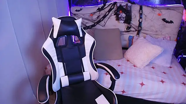  Lilly miller online show from 10/31/25, 10:23