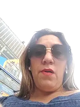 Snapshot of Luna-nevada chatting on 11/15/25, 04:33 Luna-nevada online show from 11/15/25, 04:33