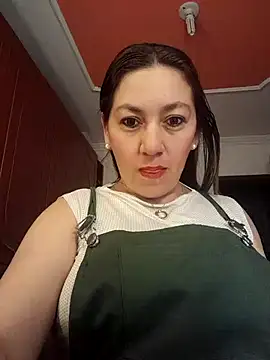 Snapshot of Luna-nevada chatting on 10/15/25, 02:47 Luna-nevada online show from 10/15/25, 02:47