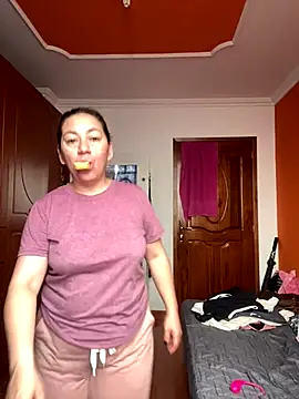 Snapshot of Luna-nevada chatting on 11/18/25, 03:48 Luna-nevada online show from 11/18/25, 03:48