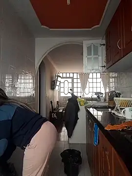 Snapshot of Luna-nevada chatting on 10/28/25, 11:20 Luna-nevada online show from 10/28/25, 11:20