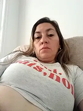 Snapshot of Luna-nevada chatting on 10/26/25, 07:36 Luna-nevada online show from 10/26/25, 07:36