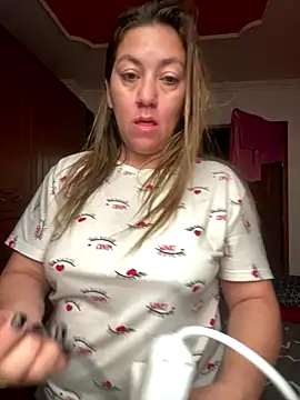 Snapshot of Luna-nevada chatting on 11/14/25, 03:37 Luna-nevada online show from 11/14/25, 03:37