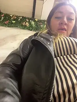 Luna-nevada online show from 12/17/25, 03:17