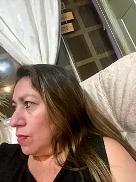 Snapshot of Luna-nevada chatting on 11/23/25, 05:28 Luna-nevada online show from 11/23/25, 05:28