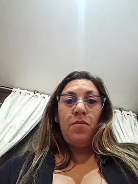 Snapshot of Luna-nevada chatting on 10/29/25, 02:10 Luna-nevada online show from 10/29/25, 02:10