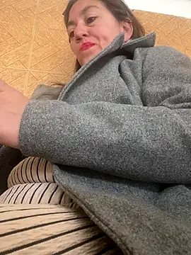 Snapshot of Luna-nevada chatting on 12/02/25, 01:46 Luna-nevada online show from 12/02/25, 01:46