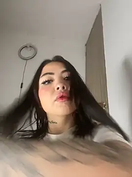 Snapshot of Mia_cullen_ chatting on 10/09/25, 12:00 Mia cullen online show from 10/09/25, 12:00